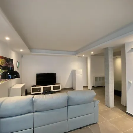 Modern In With Private Pool